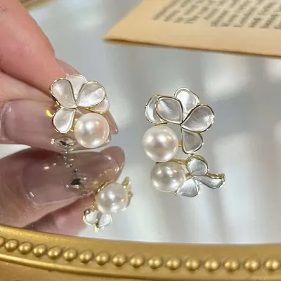 White Shell Flower Pearl Stud Earrings 